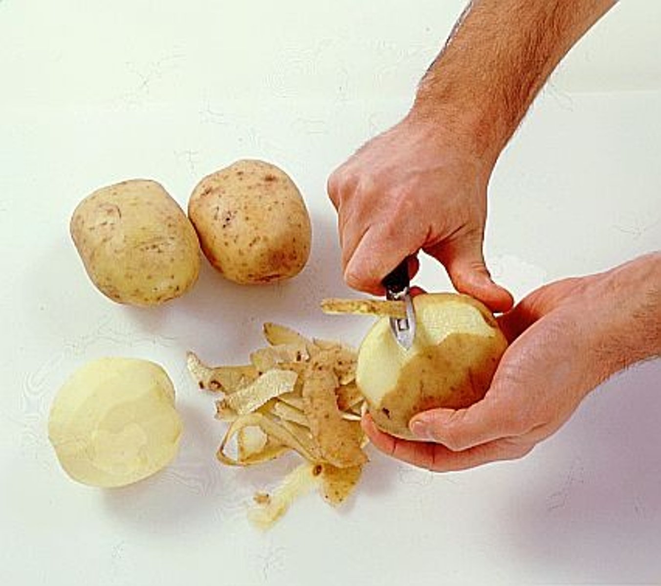 <p>gọt (vỏ), lột (vỏ)</p>