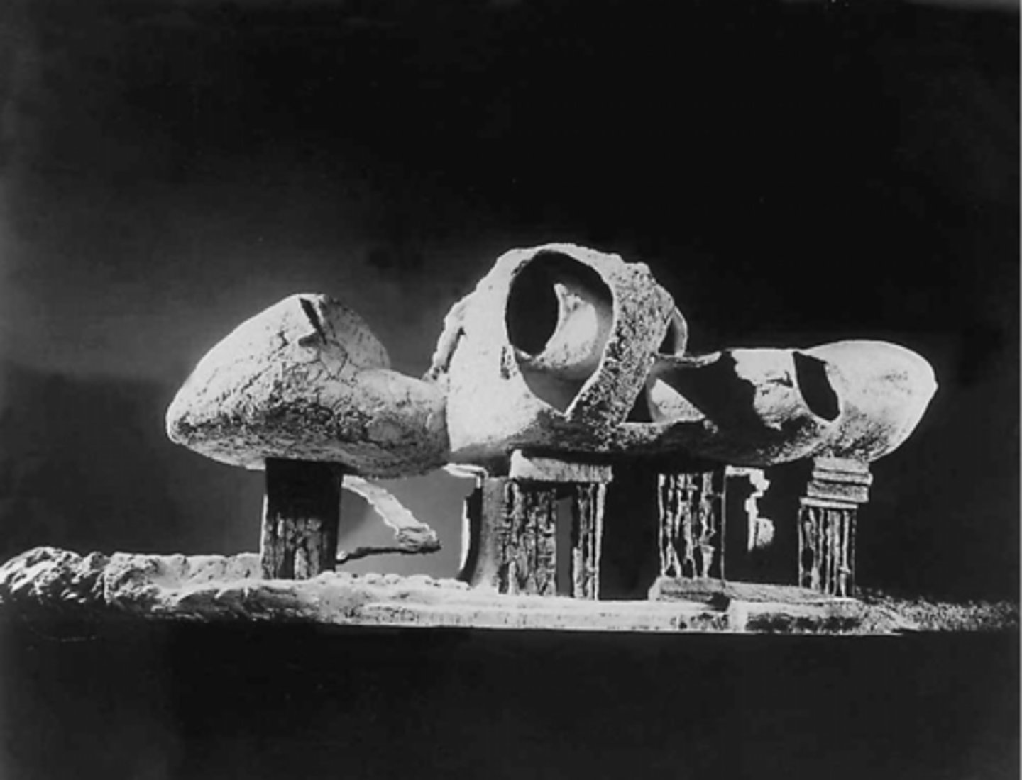 <p>Womb-like space lifted on piers.</p><p>Smooth, continuous, organic form.</p><p>First time Hadid-esque organic forms were created.</p>