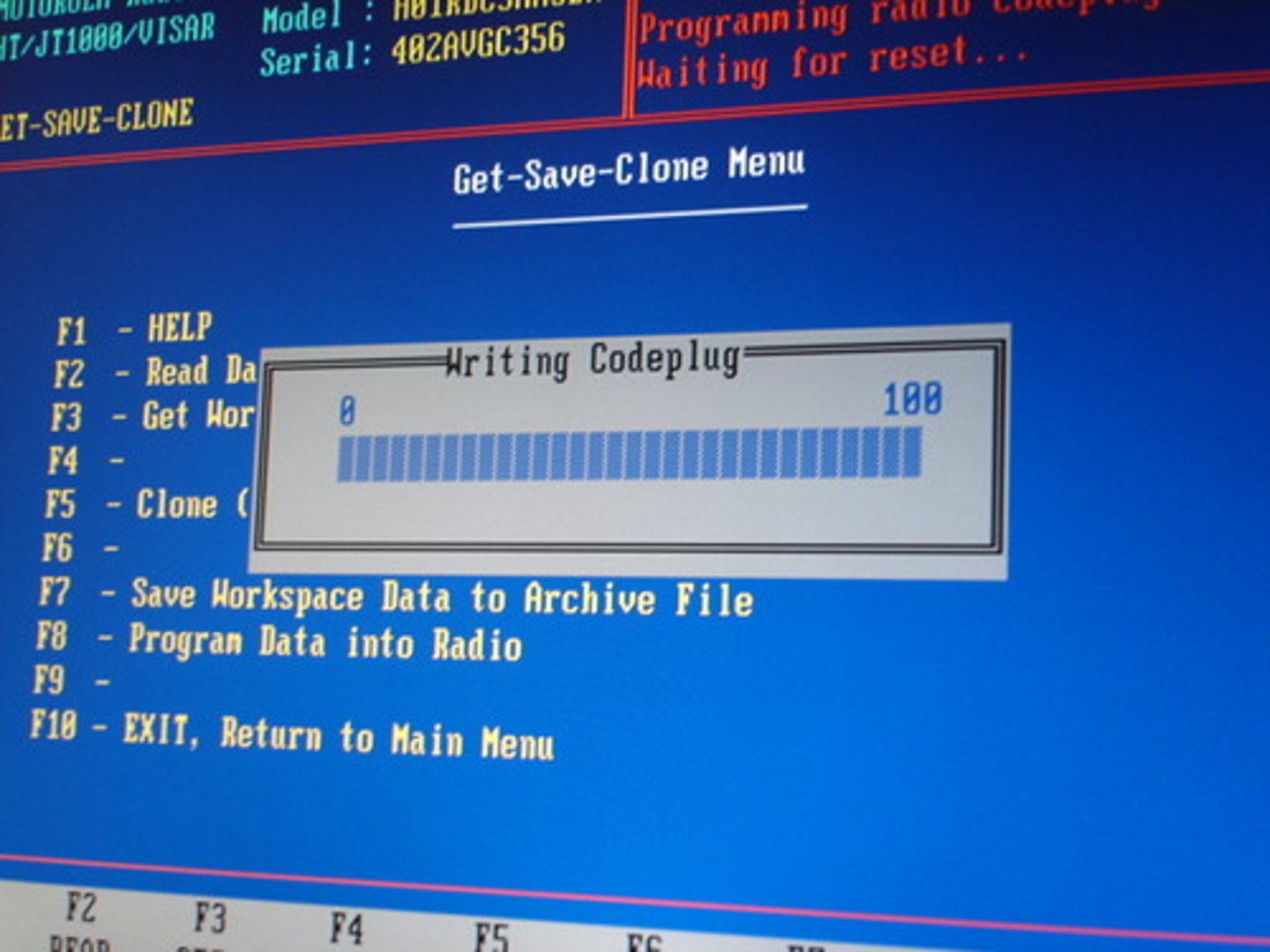 <p>a series of instructions that makes a computer do something ( chương trình-phần mềm)</p>
