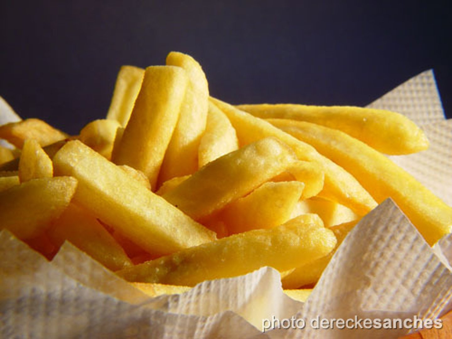 <p>BATATAS FRITAS</p>