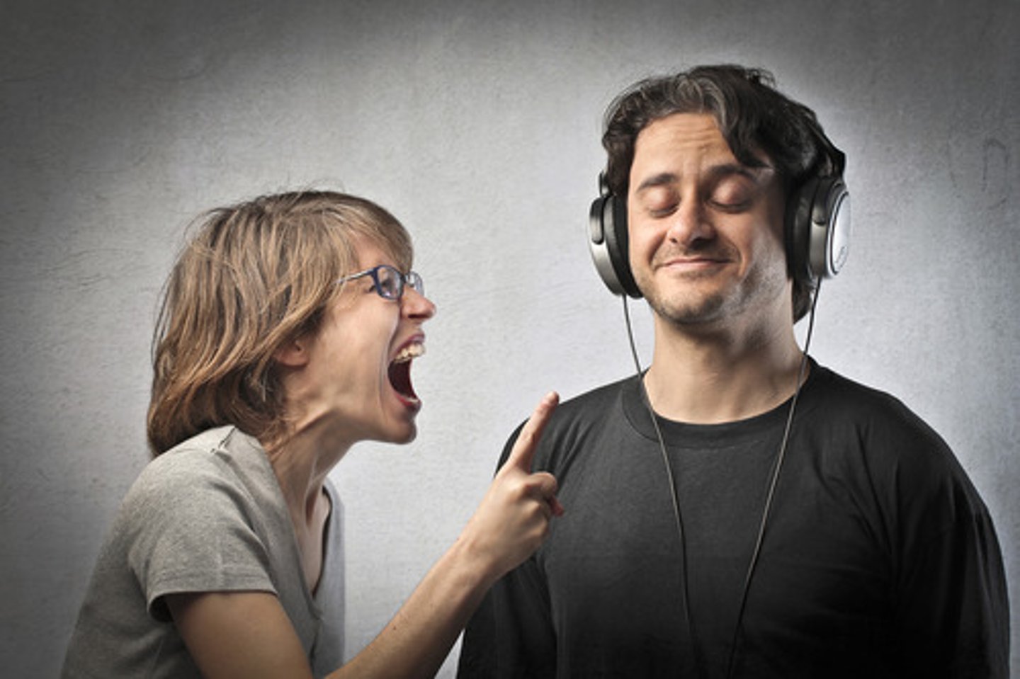 <p>disregard, ignore, refuse to consider sth/someone seriously because you feel that they are not important</p><p>ex: the teacher ____________ our questions in order to conclude the lecture.</p>