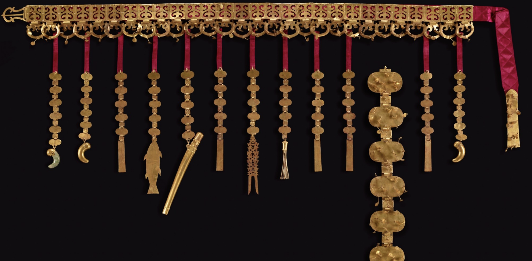 <p>Time: 5th Century<br>Found: Silla Kingdom; North Mound of Hwangnamdaechong Tomb (황남대총) <br><br>Further shows Siberian connection</p>