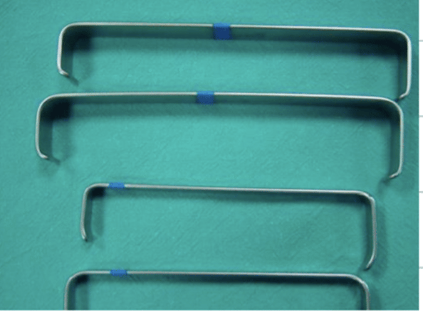 <p>¿para qué se utiliza el retractor farabeuf?</p>