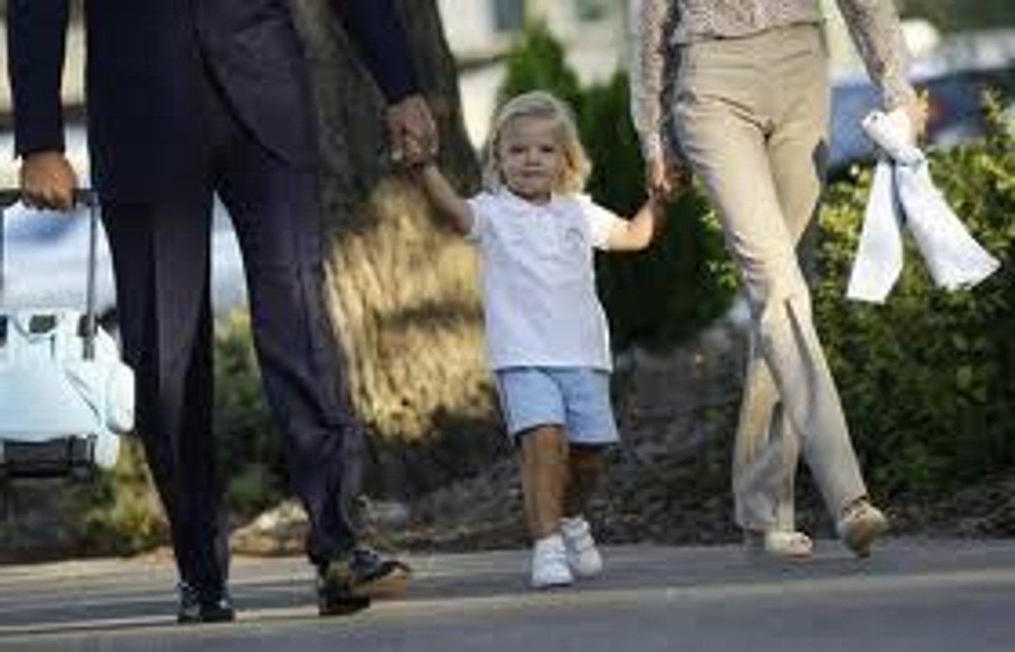 <p>happening or existing at the same time as something else: đi kèm với</p>