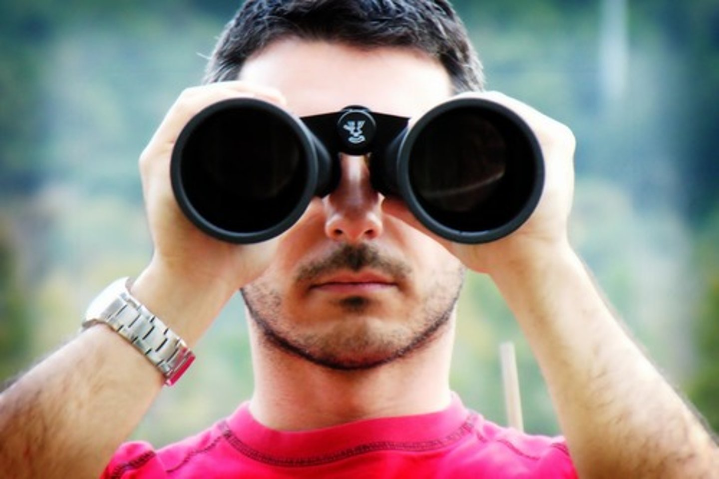 <p>binoculars</p>