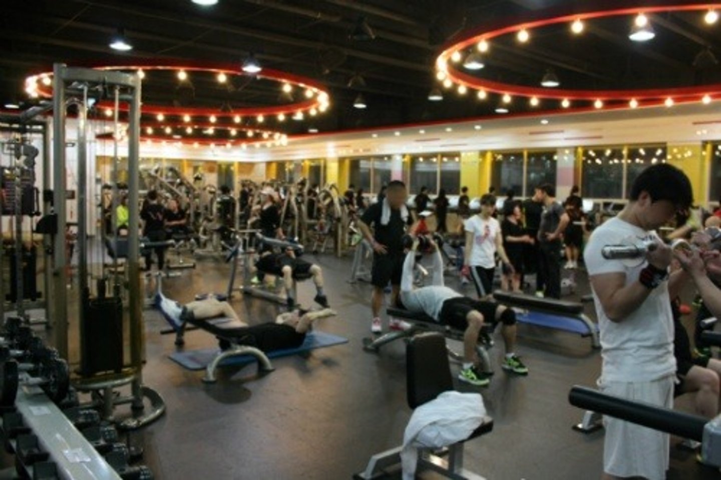 <p>câu lạc bộ thể hình, phòng gym <=> 헬스장</p><p>= health club</p>