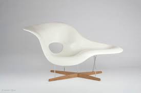 <p><span>Charles and Ray Eames</span></p>