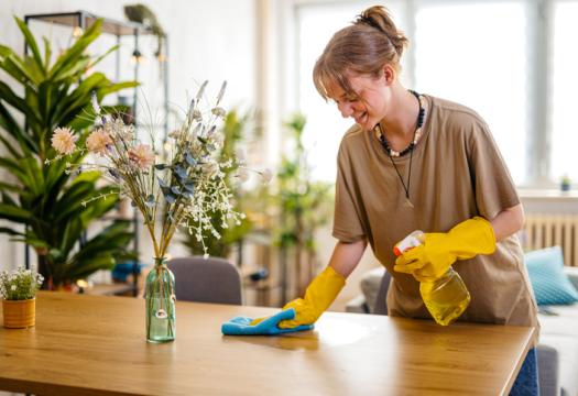 <p>Cleaning the table</p>
