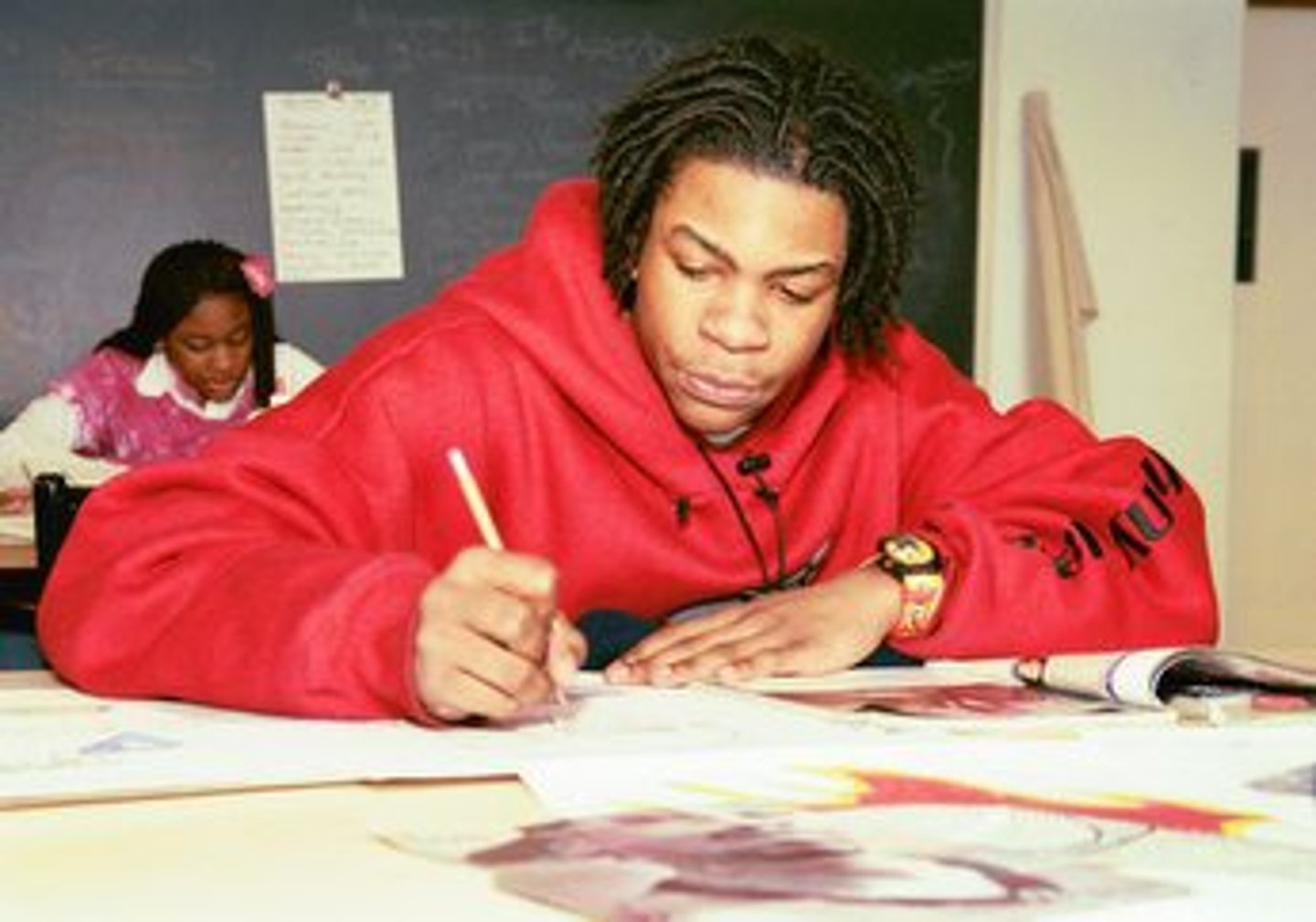 <p>( v) bền bỉ, kiên trì</p><p>Ex: She ... with her task until she had succeeded in collecting an armful of firewood.</p>