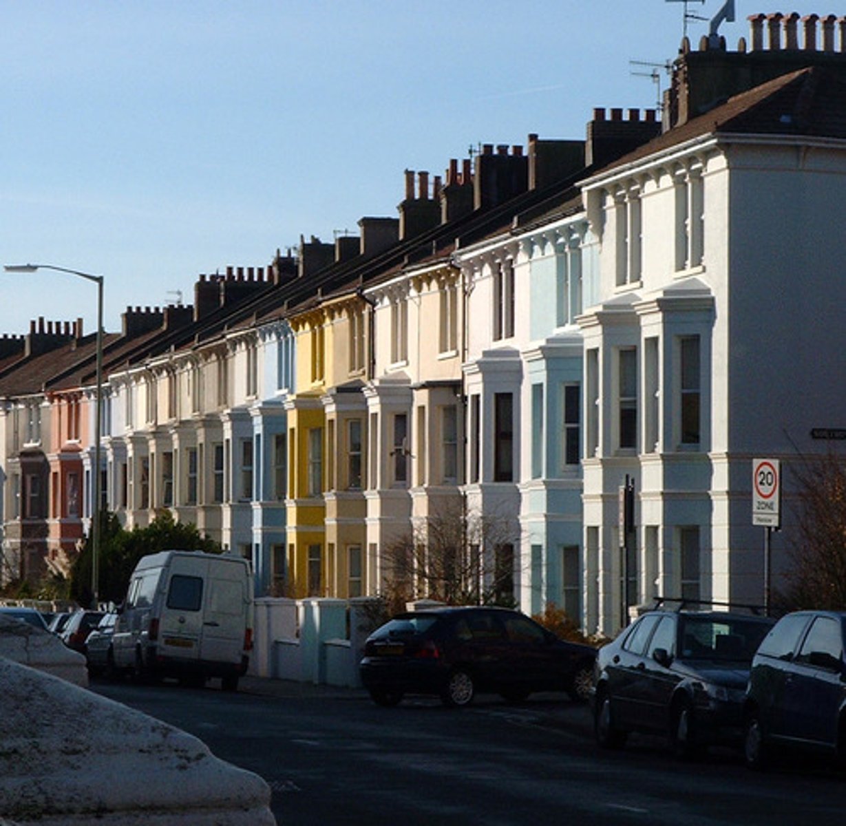 <p>Many Londoners lived in shared housing with 1 privvy per 10 people. This meant diseases travelled fast in clusters of people.</p>