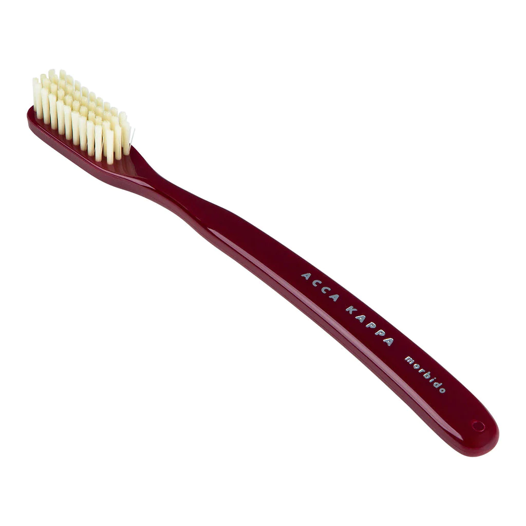 <p>To brush</p>