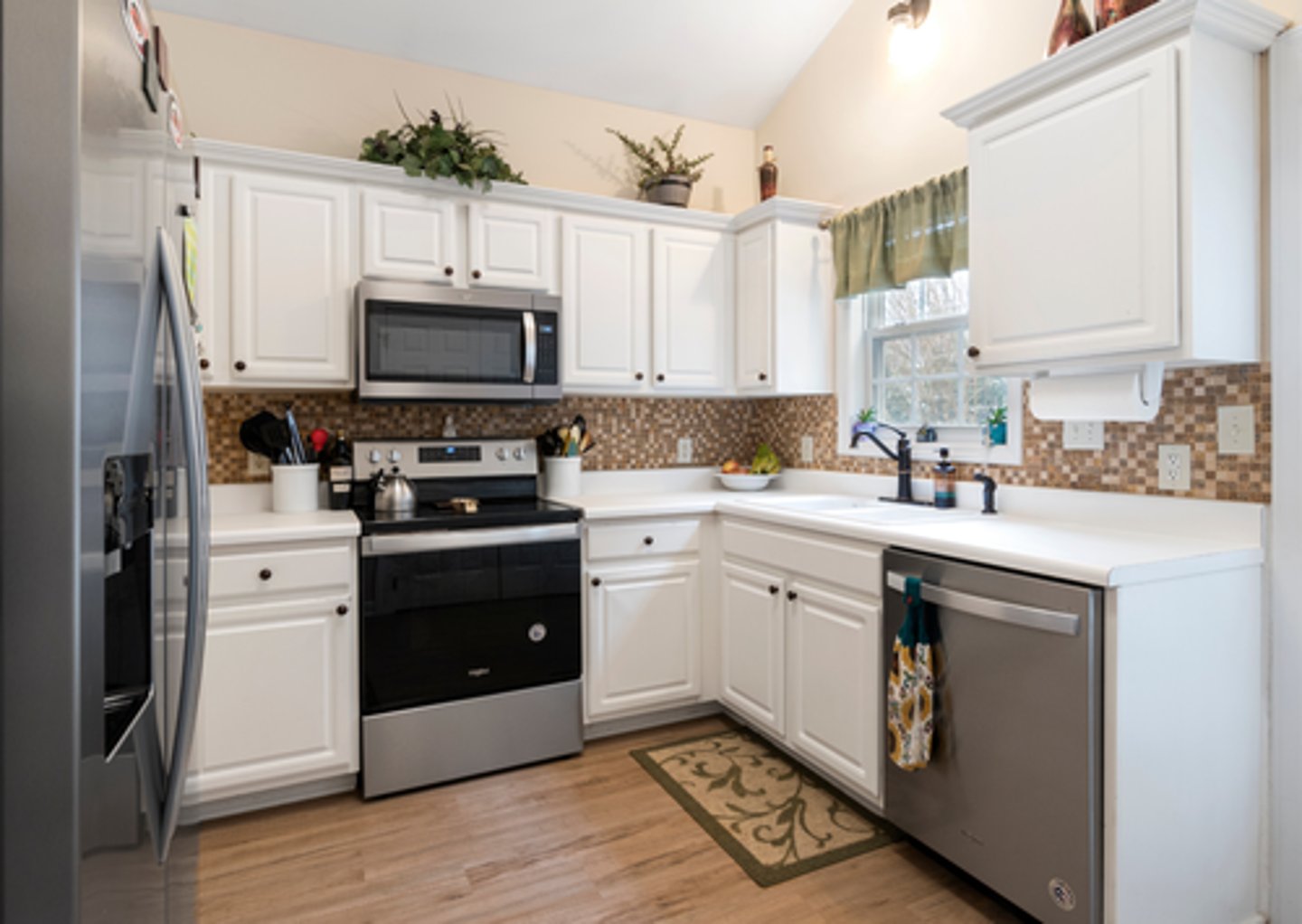 <p>a room in which meals are cooked or prepared</p><p>The apartment has a big ________ where you can cook.</p>