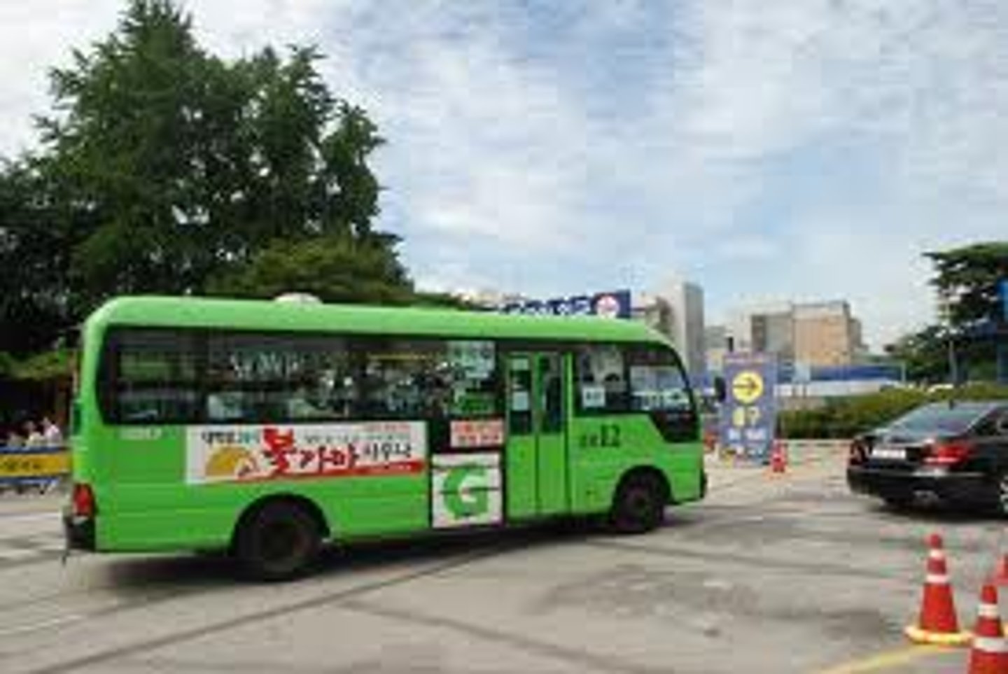 <p>town shuttle bus</p>
