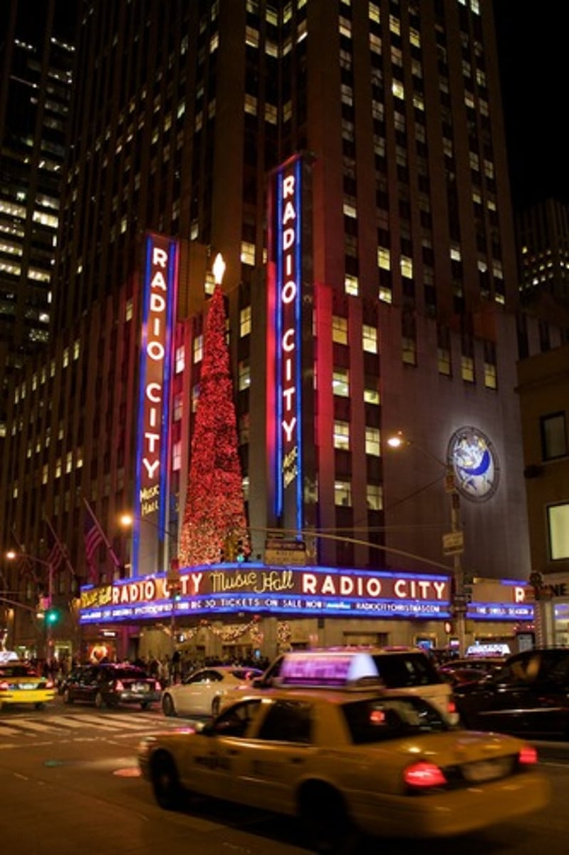 <p>art deco</p>