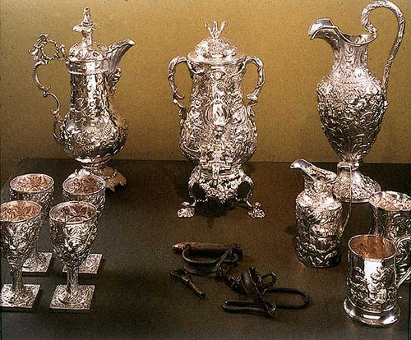 <p>It is the art of creating and manipulating metal to create various items such as jewelry, weapons, etc. Usually made out of gold and brass. Filipinos were skilled in making this art form.</p>