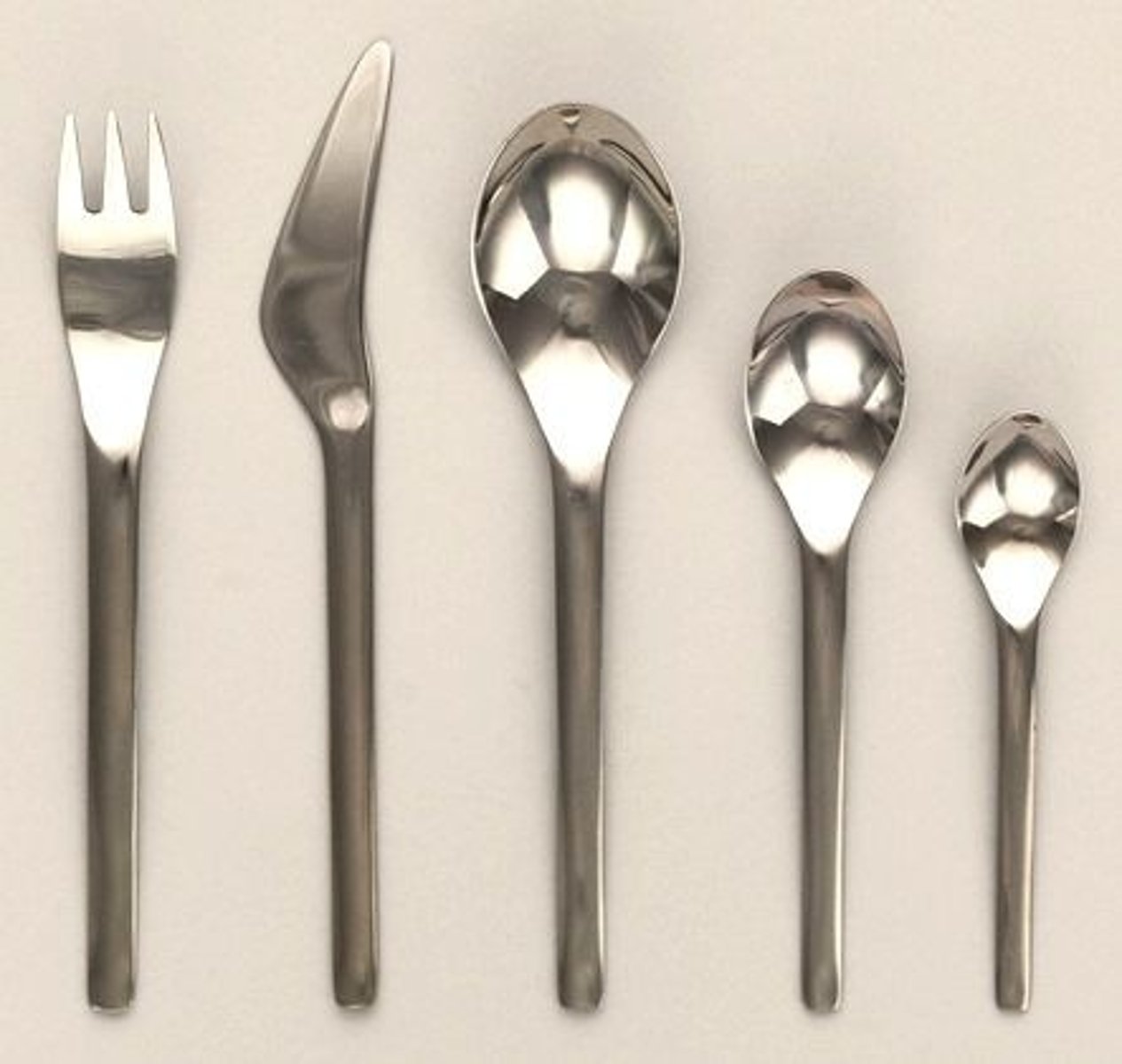<p>cutlery,kitchen sinks, pots and pans, surgical instruments</p>