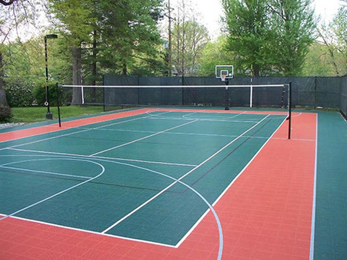 <p>la cancha de tenis</p>
