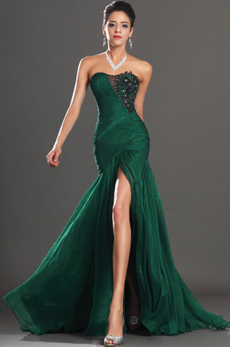 <p>ein Kleid</p>