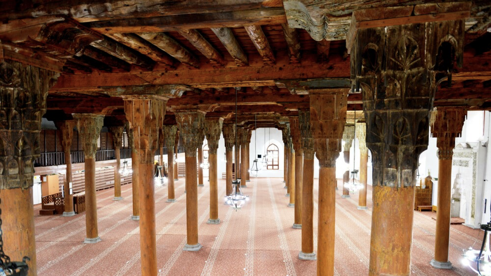 <p>name the mosque and style </p>