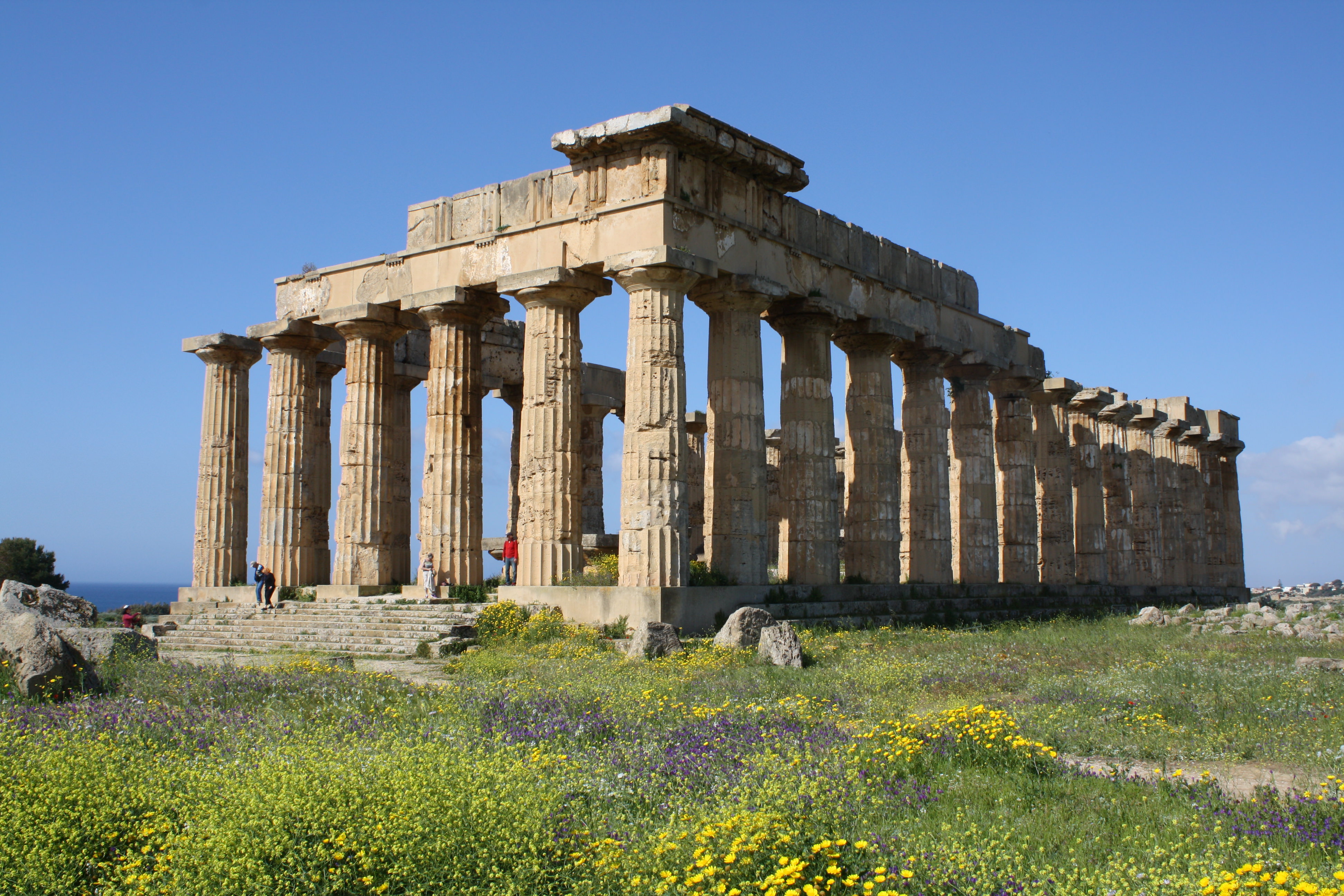 <p>what style is the temple of hera in? </p>