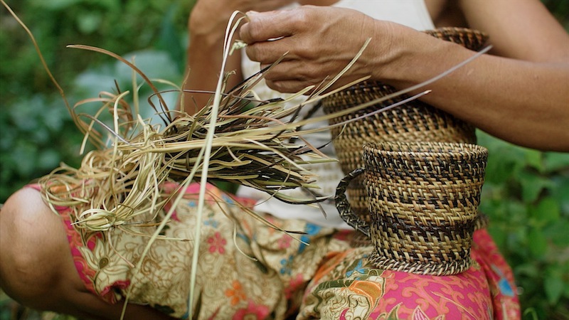 <ul><li><p>Region 6 (Iloilo)</p></li><li><p>A hand-woven basket made of bamboo</p></li></ul>