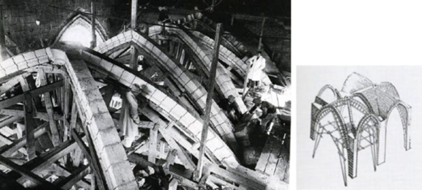 <p>TIJD: 1140 - 1240</p><p>STIJL: Gotiek</p><p>KENMERK:</p><p>- ontstaat aan het einde van de Romaanse periode</p><p>- Komt tot uiterste kwaliteiten in de gotiek</p><p>- = oplossing voor kruisgewelf en tongewelf</p><p>- 2 nadelen tongewelf: (1) je moet het volledig ondersteunen, (2) werkt alleen op een vierkant grondplan</p><p>- voordelen ribgewelf: (1) economischer; je hoeft enkel een structuur te bouwen die de ribben ondersteund, je kan het opvullen met kleinere overspanningen, (2) geschikt voor bijvoorbeeld brede middenbeuk en smallere constructies in combinatie met elkaar, (3) eigenlijk bogen die elkaar kruisgewijs steunen</p>