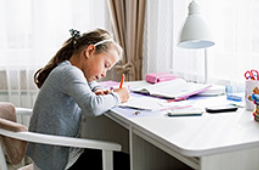 <p><strong>When</strong> Kate comes home, she always does her homework.</p><p><span>|wen|</span></p><p>Когда</p>