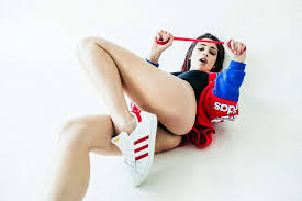 <p>sneaker</p>