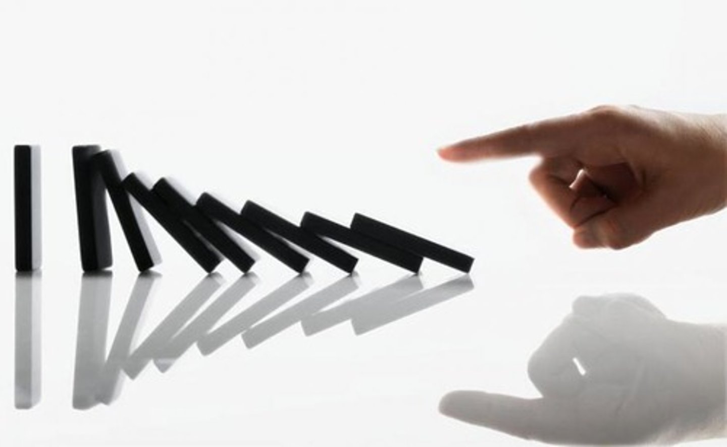 <p>быть причиной</p>