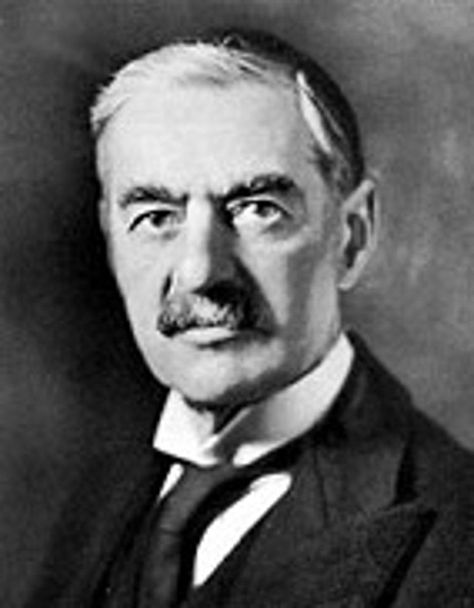 <p>Great British prime minister who advocated peace and a policy of appeasement</p>