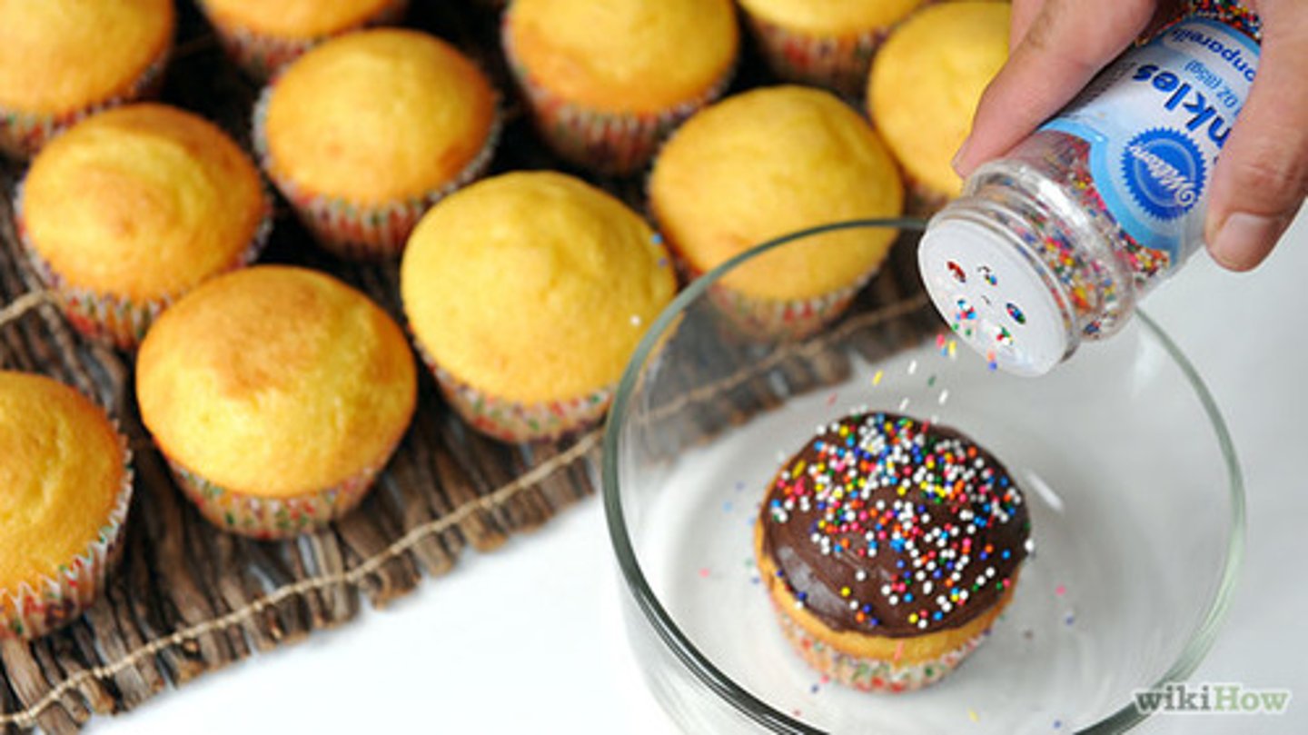 <p>to sprinkle</p>
