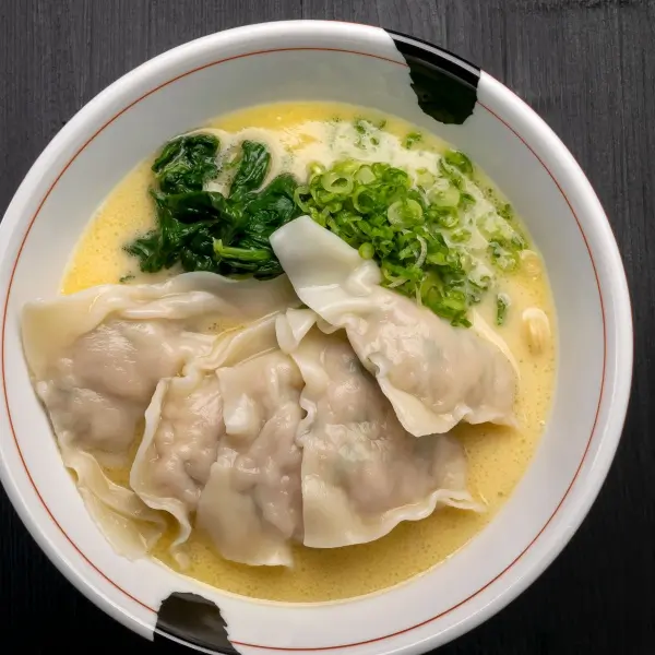 <p>wonton chicken ramen</p>