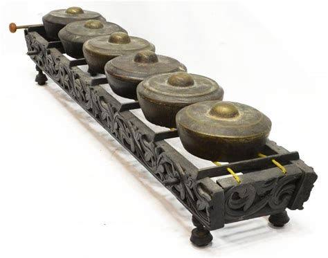 <p>kulintang (bộ chiêng, nhạc cụ truyền thống)</p>