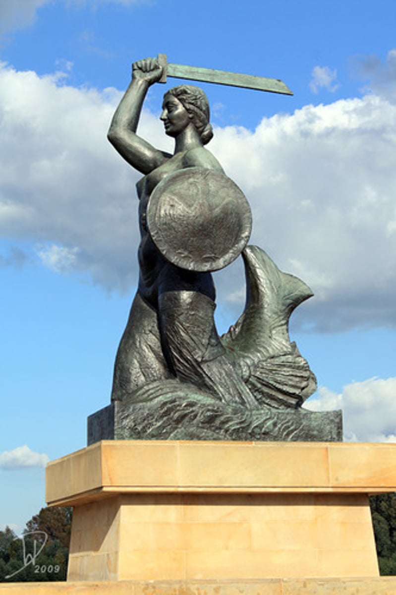 <p>monument/statue</p>