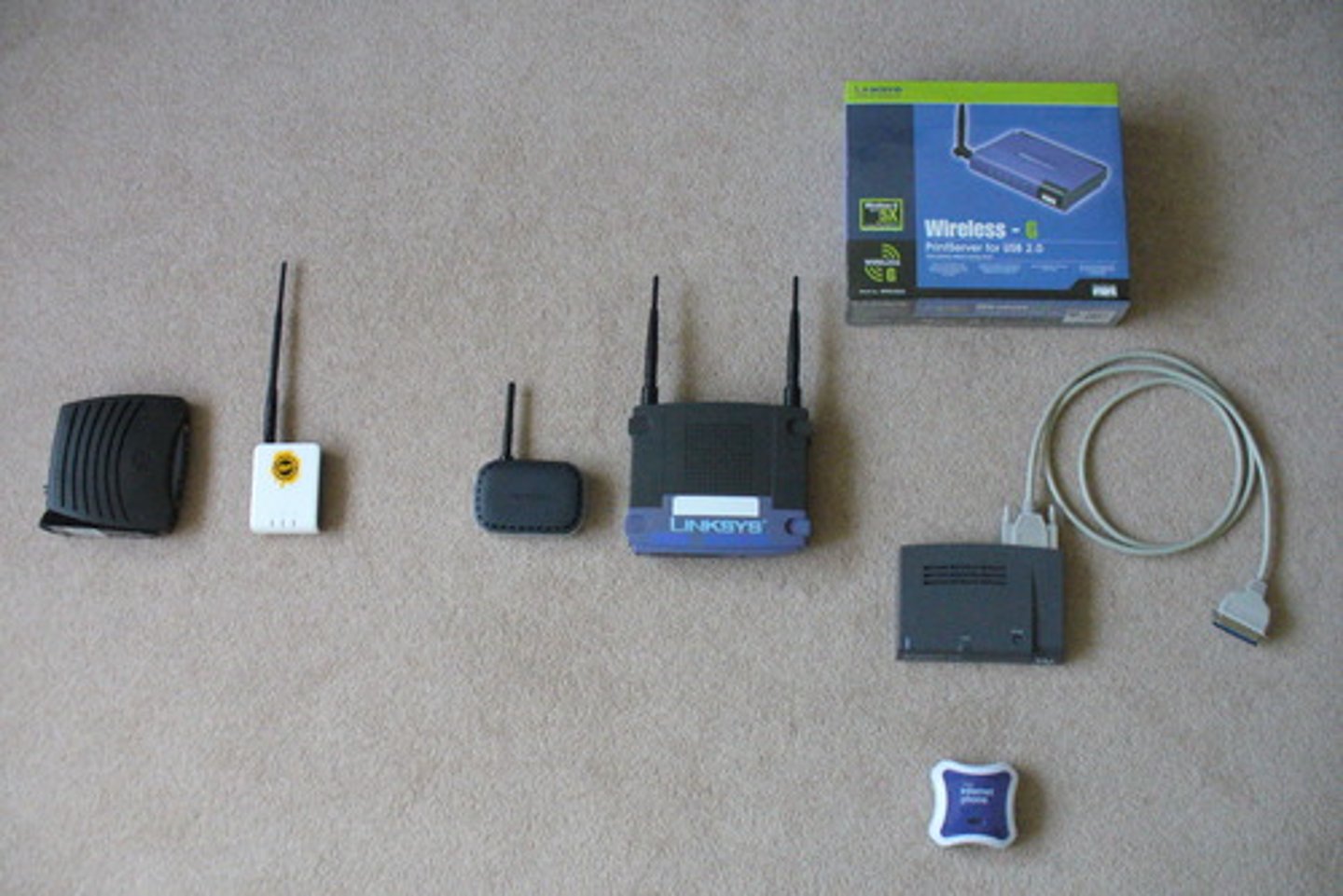 <p>use of wireless technologies to connect the different nodes from a network</p>