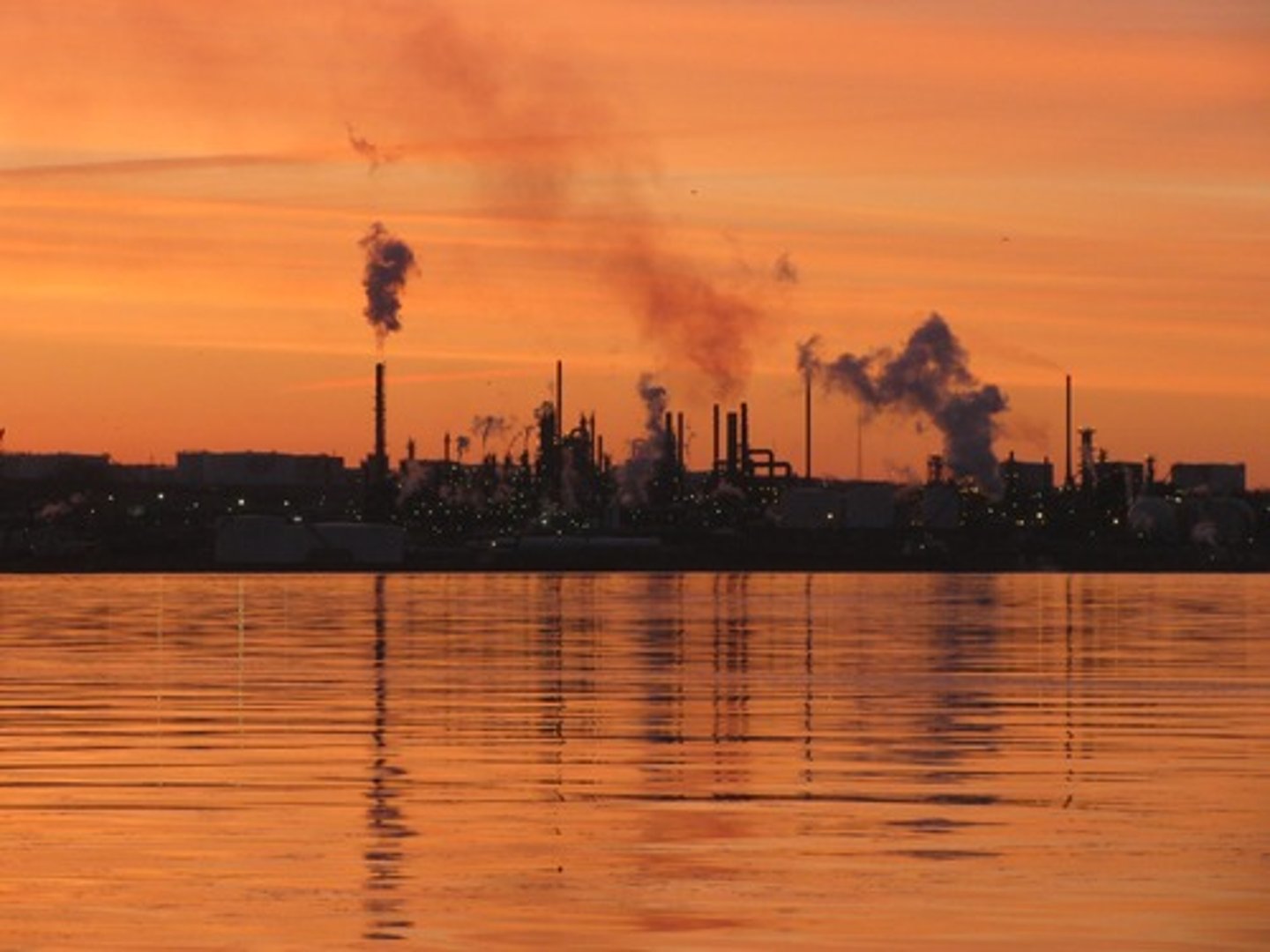 <p>Ölraffinerie</p>