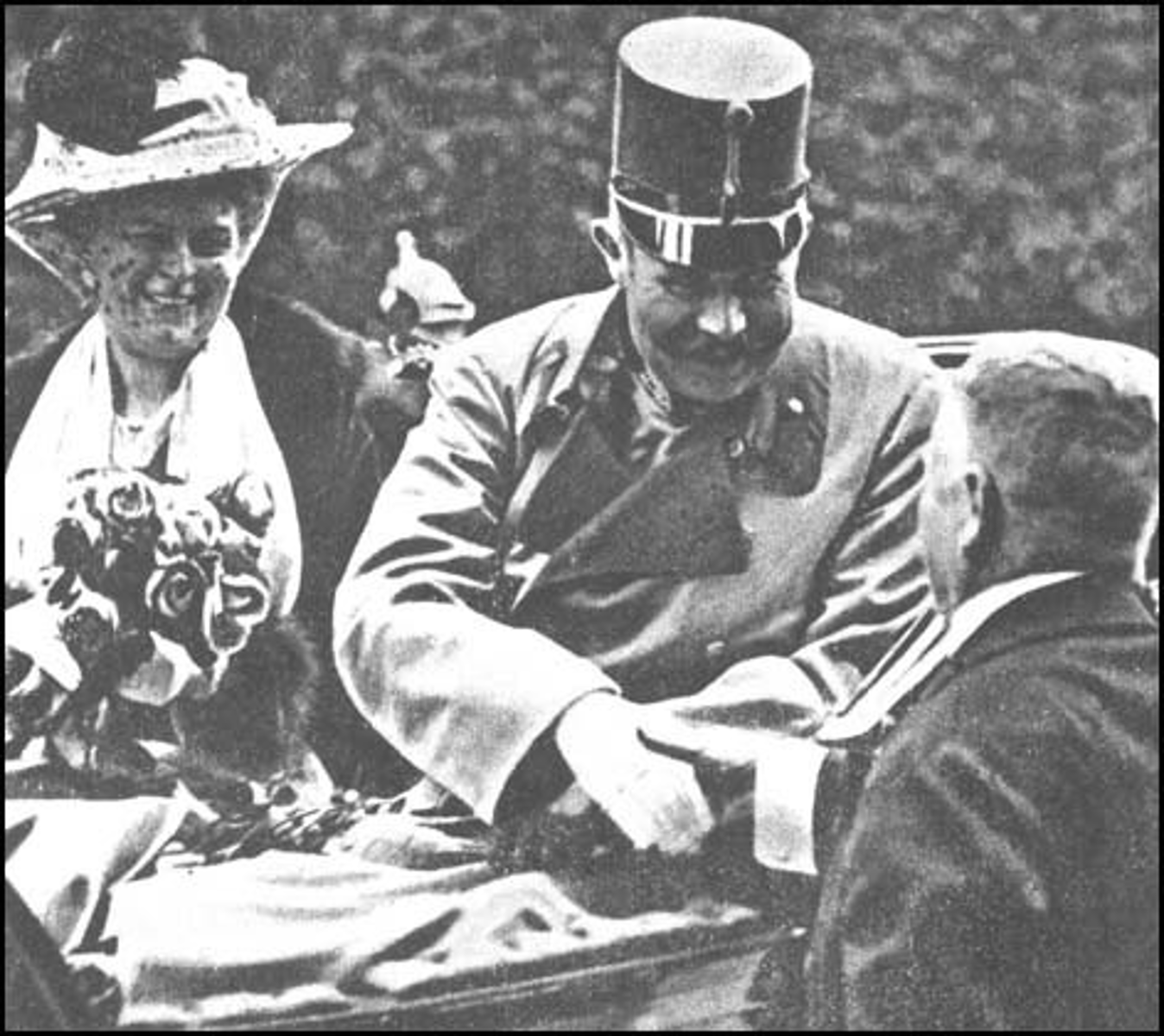 <p>• moord op kroonprins Frans-Ferdinand en zijn vrouw op 28 juni 1914 door Gavrilo Princip (Servische nationalist) =&gt; leidde tot spanning tussen Oostenrijk-Hongarije en Servië</p>