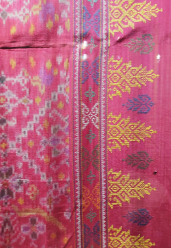 <p>patola ikat + tapestry + pinilian weave</p>