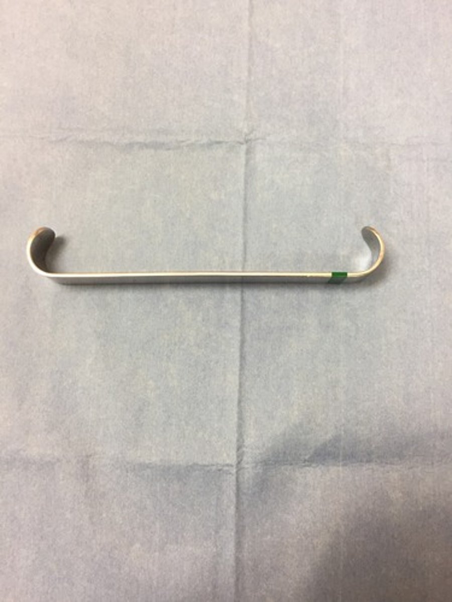 <p>A manual retractor that is used to retract shallow or superficial incisions.</p>