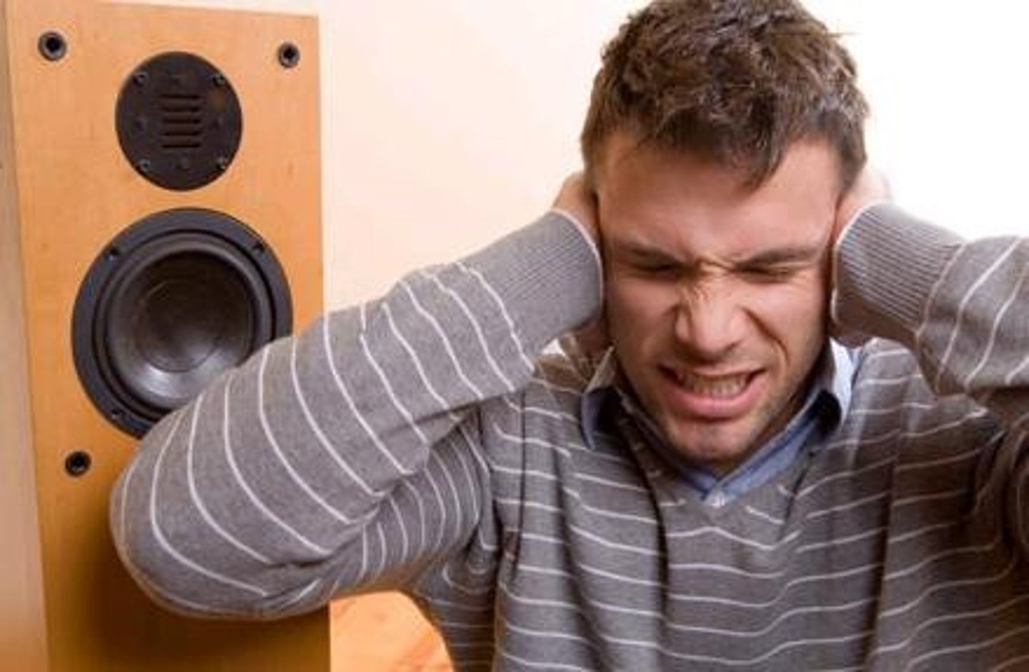 <p>loud</p>