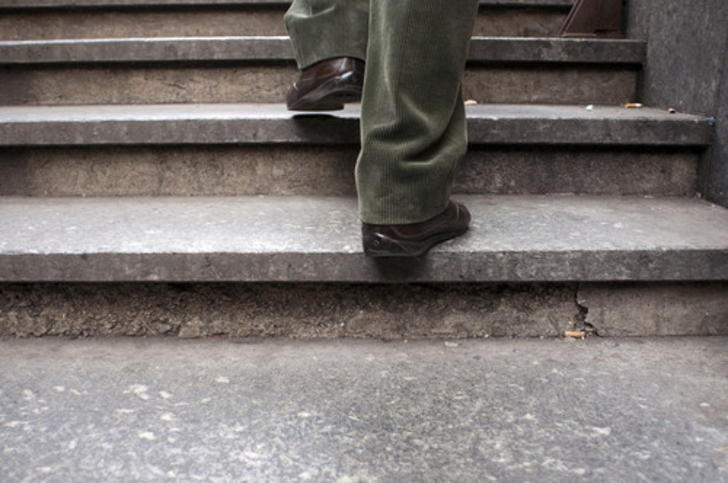 <p>to climb, go up</p>