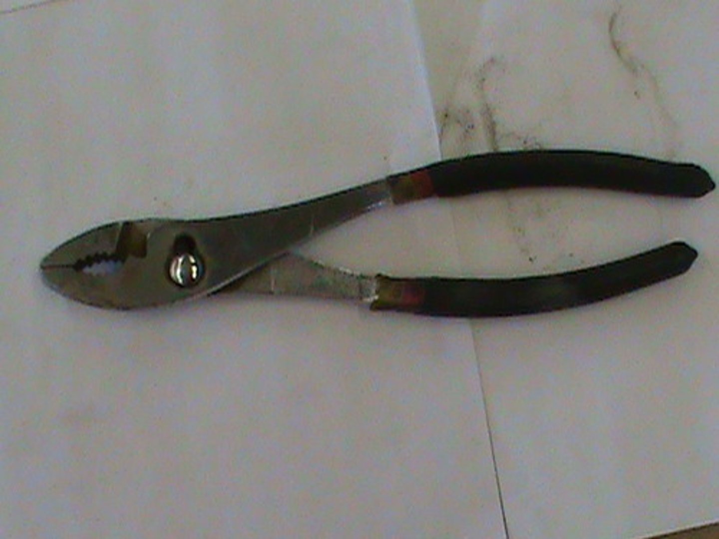 <p>in strong hands, can be used to yank out lock cylinders from building or automobile doors, can also yank out ignition mechanism from cars</p>