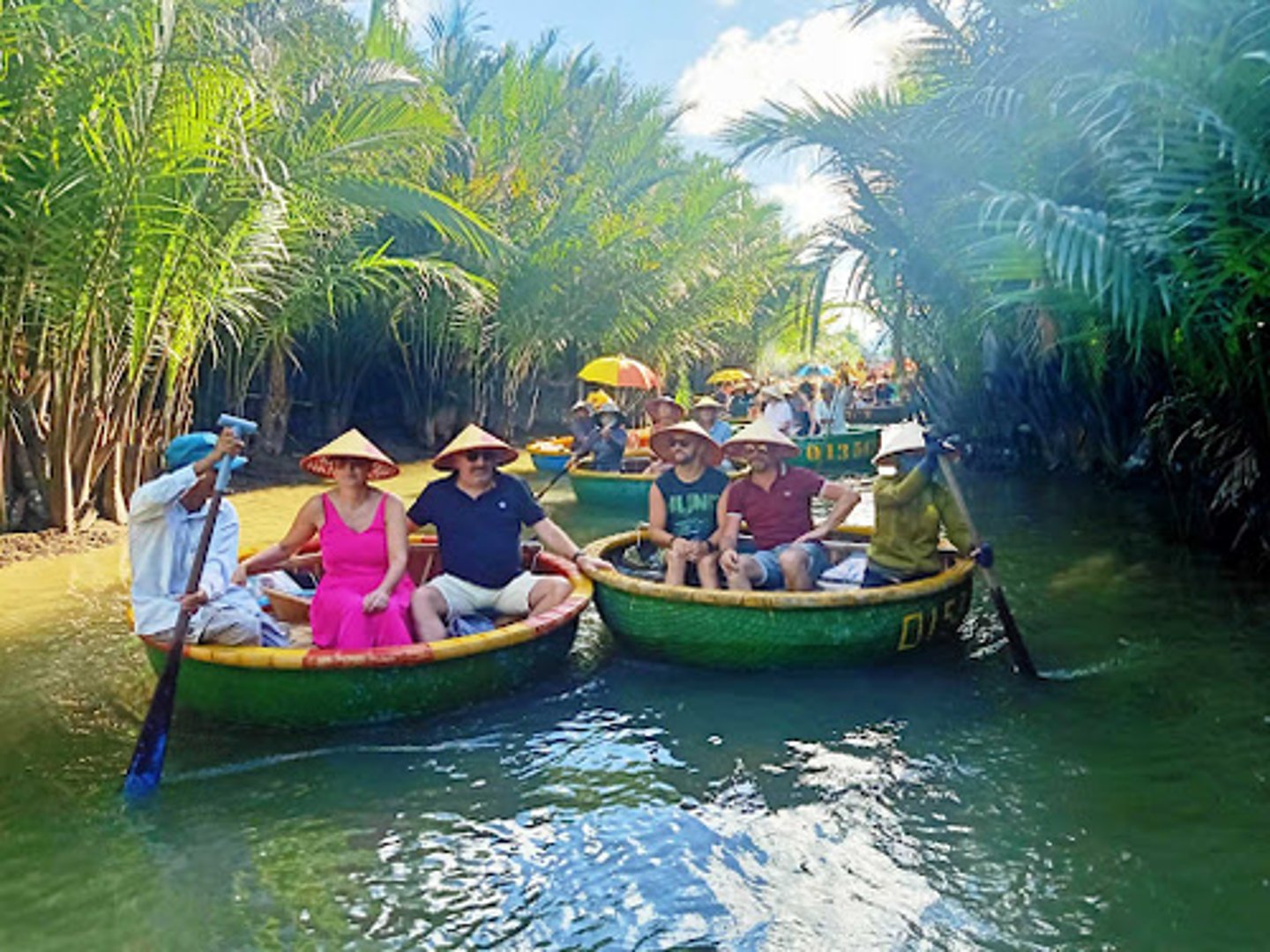 <p>n. du lịch sinh thái</p>