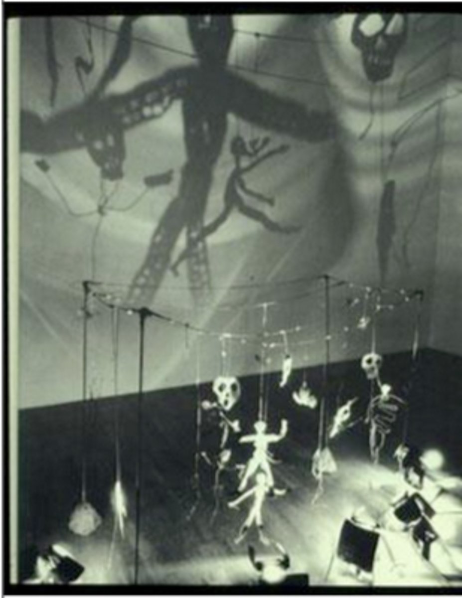 <p>- teatr cieni</p><p>- inspiracja sztuką niską</p><p>- śmierć, trauma, zagłada</p>