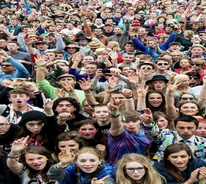 <p>distant objects appear more “packed” than close objects</p>