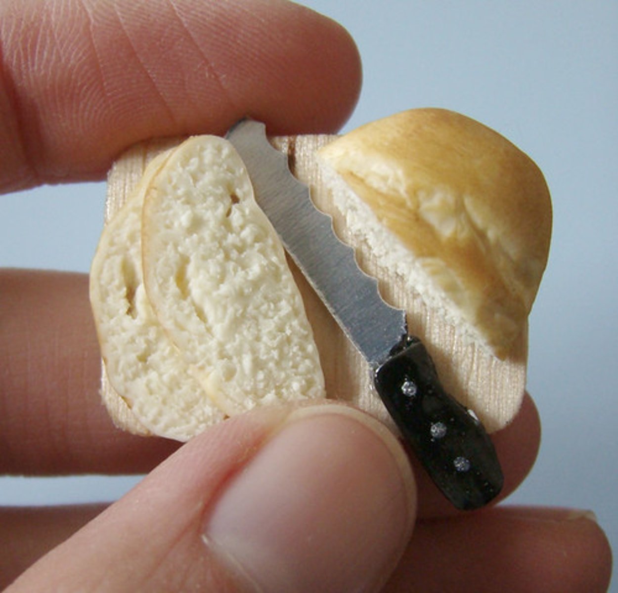 <p>Một lượng nhỏ (thứ quý giá).</p><p>little bit, shred, trace</p>