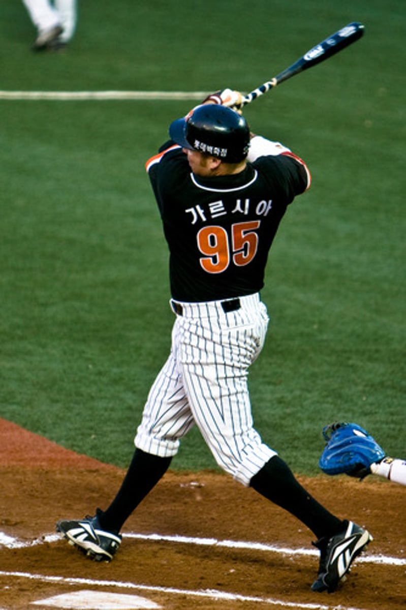 <p>bóng chày</p><p>(v) 야구를 치다</p><p>야구 경기를 보러 갈까요?</p><p>Đi xem thi đấu bóng chày nhé?</p>