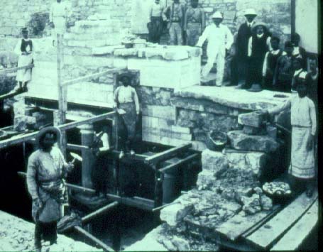 <p>Knossos excavations</p>