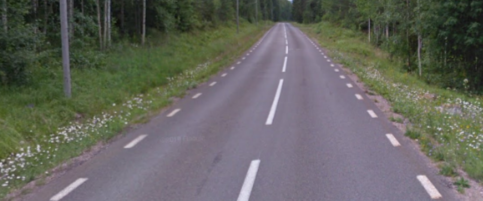 <p>Dashed side and center line, side lines shorter than middle line</p>