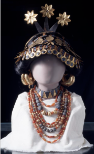 <p><span>String of beads with gold leaf and ornamental gold discs with lapis centres</span></p>